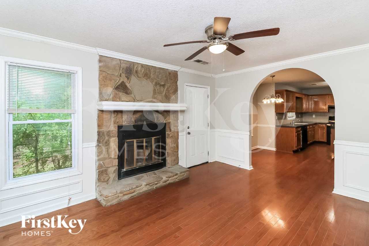 1827 Hickory Creek Ct Nw - Photo 4 of 16