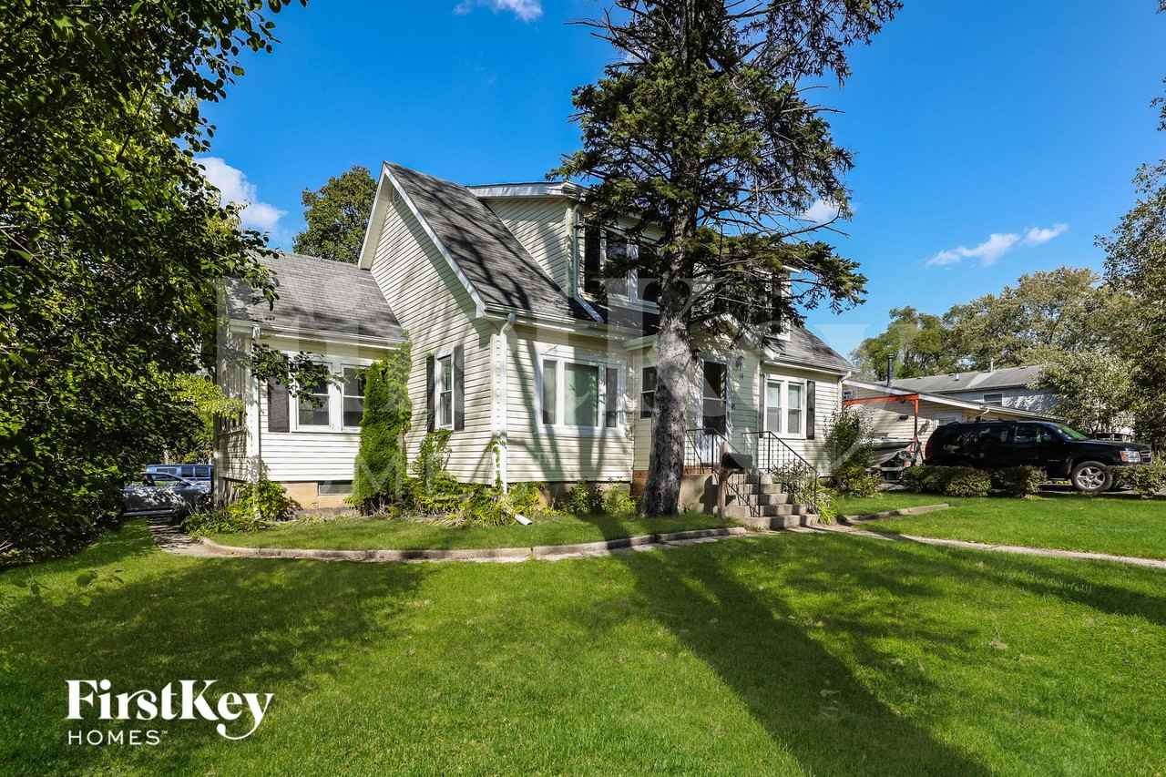 14 E Willow Dr