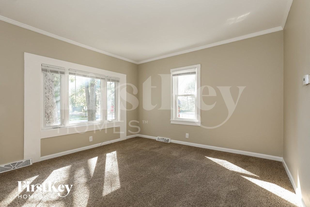 14 E Willow Dr - Photo 3 of 15