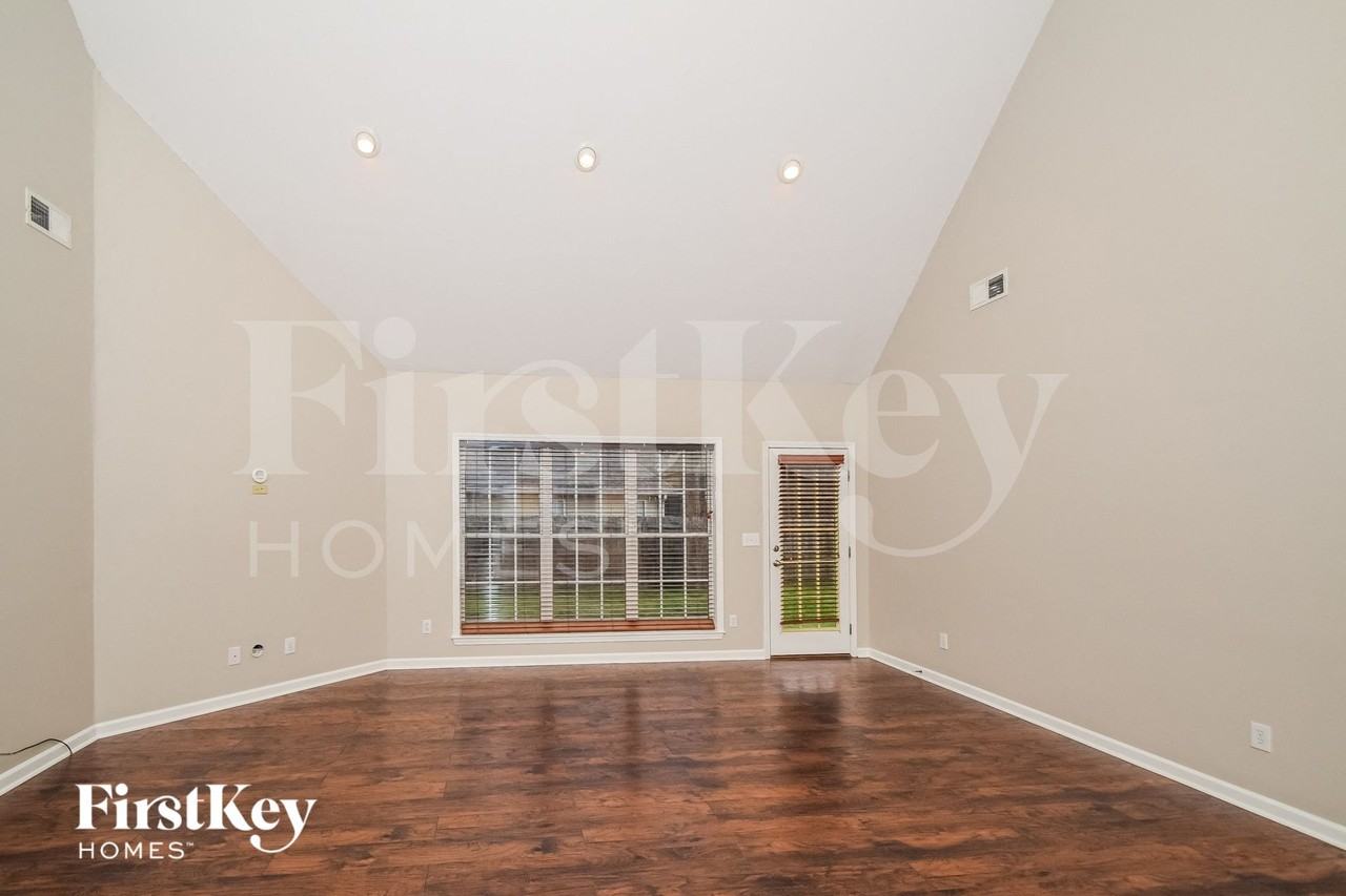 129 Addison Dr - Photo 3 of 15