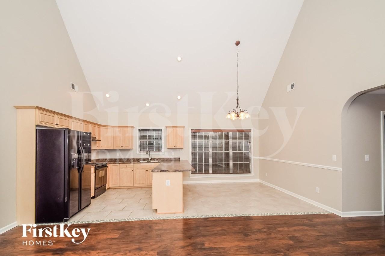 129 Addison Dr - Photo 5 of 15