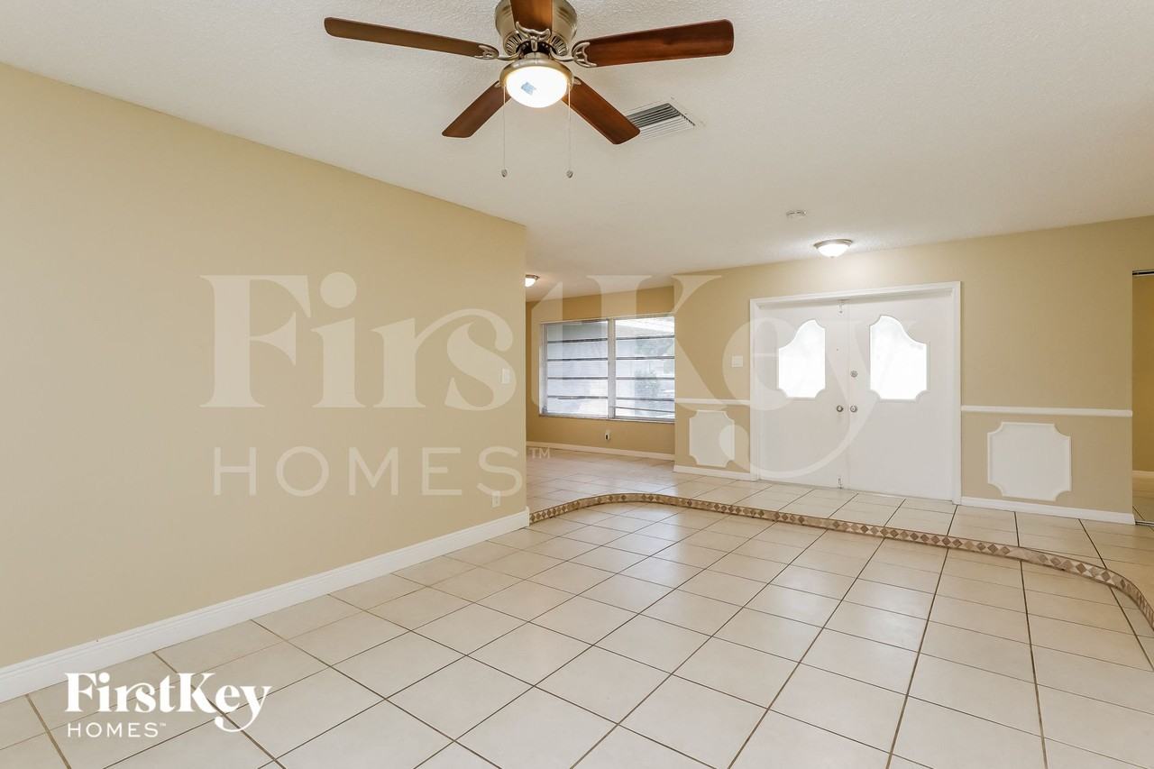 1261 Nwterrace - Photo 3 of 15