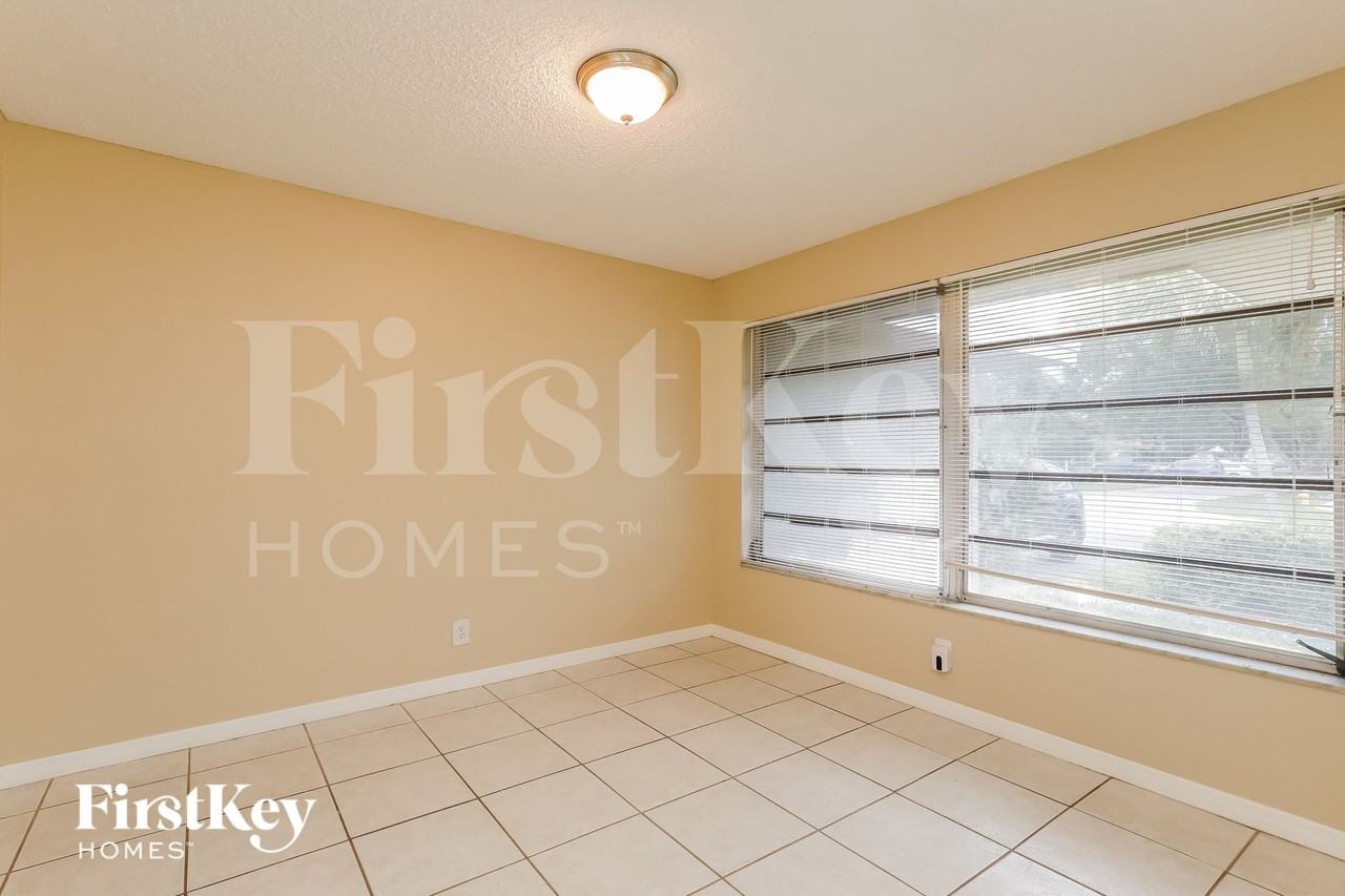 1261 Nwterrace - Photo 4 of 15