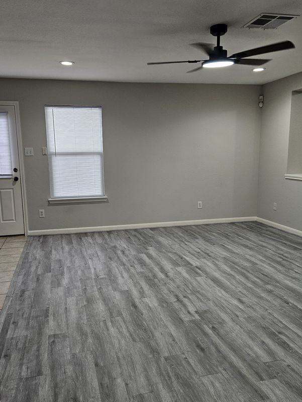 1130 Concord Pl - Photo 4 of 10