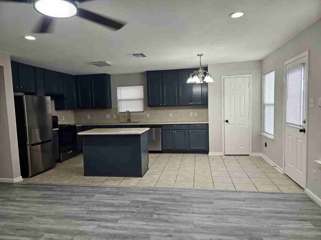1130 Concord Pl - Photo 5 of 10