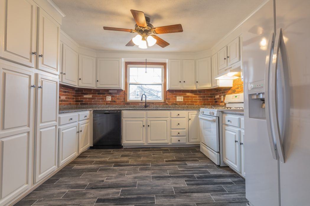 203 Windmill St - Photo 3 of 6