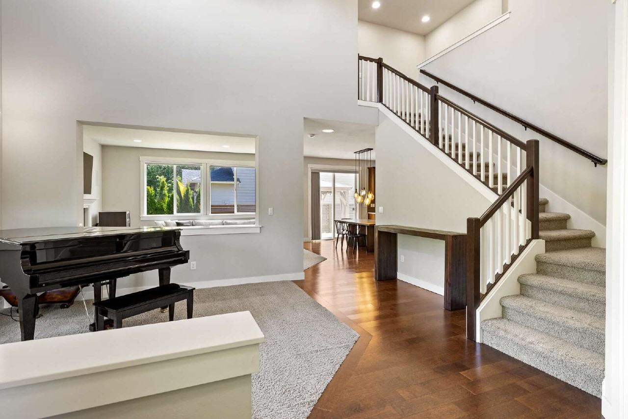 1020 Hill St - Photo 4 of 30