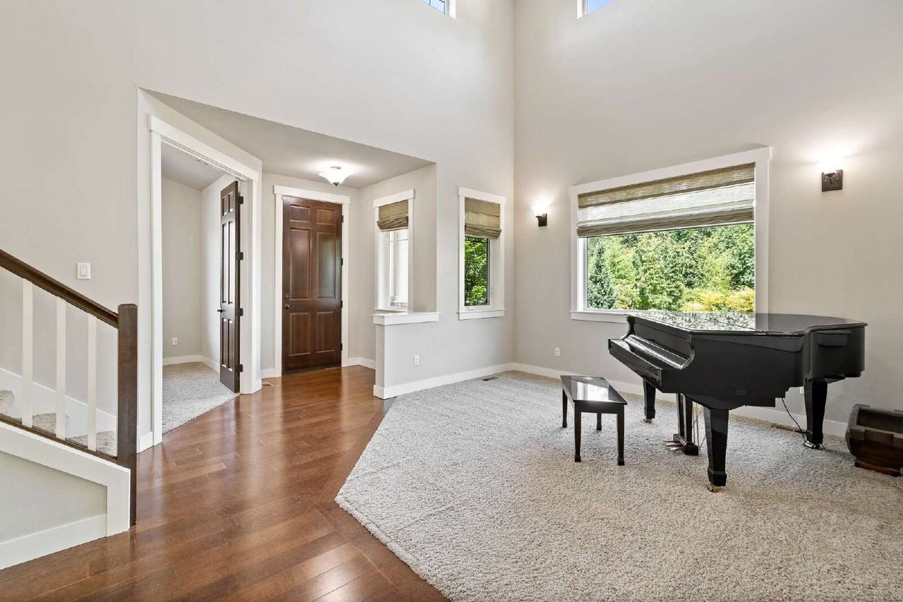 1020 Hill St - Photo 5 of 30