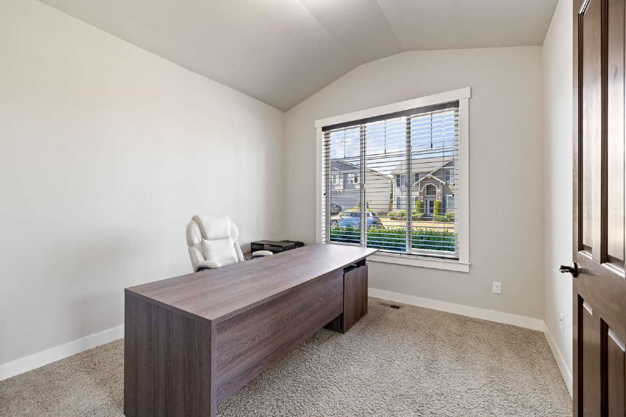 1020 Hill St - Photo 6 of 30