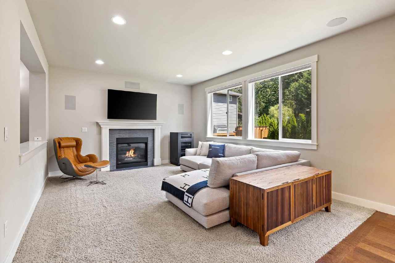 1020 Hill St - Photo 7 of 30
