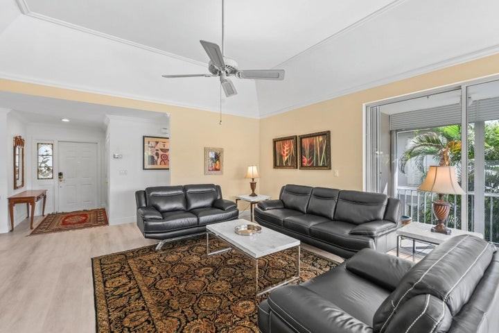 664 Forsyth Street - Photo 2 of 8