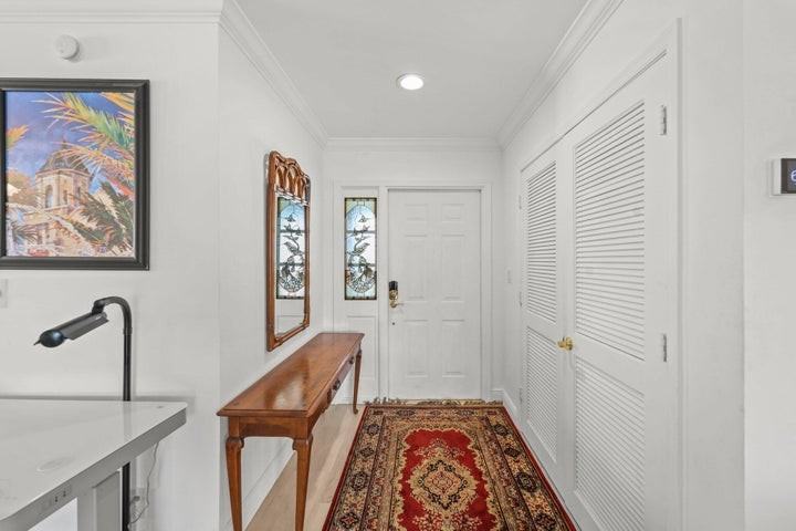 664 Forsyth Street - Photo 4 of 8