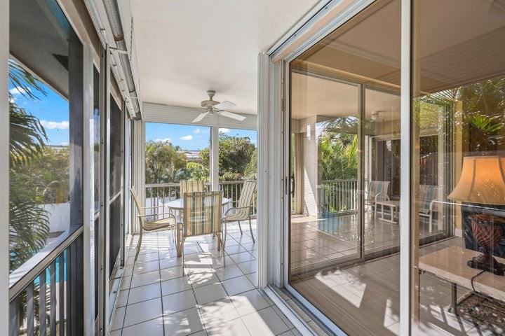 664 Forsyth Street - Photo 6 of 8
