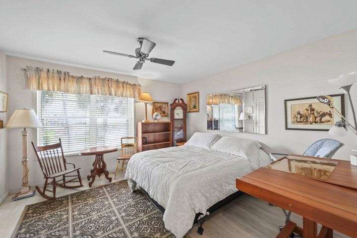 664 Forsyth Street - Photo 7 of 8