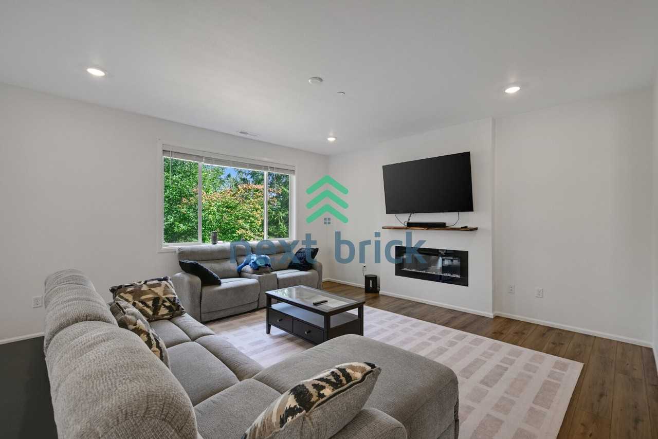 224 179th St Se - Photo 3 of 25