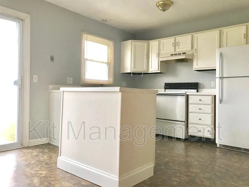 6055 Lewis Ave - Photo 6 of 8