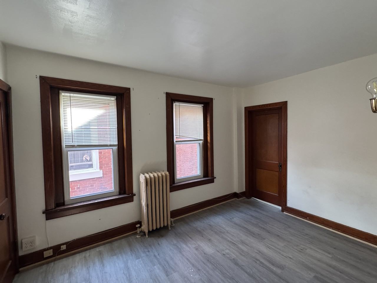 581 Guilford St - Photo 3 of 24