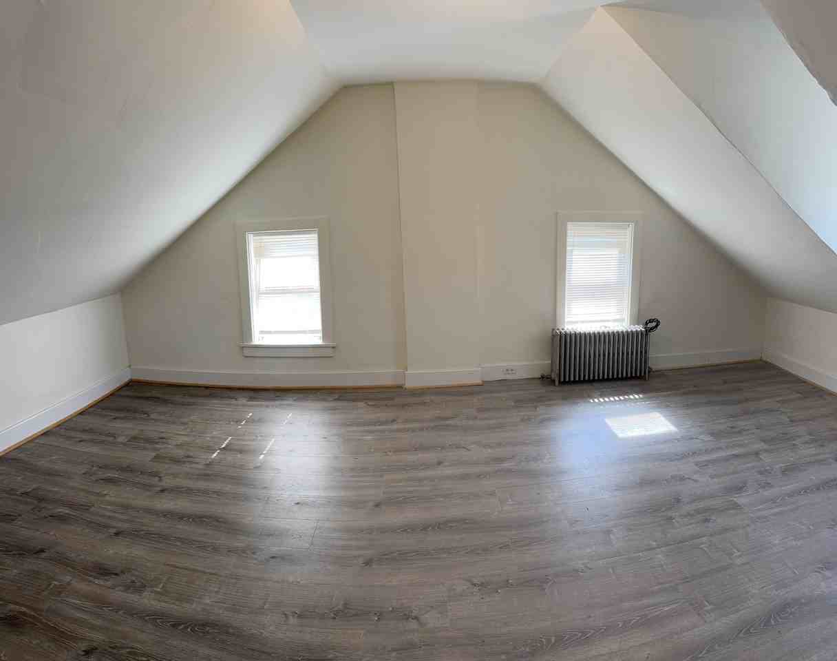 581 Guilford St - Photo 4 of 24