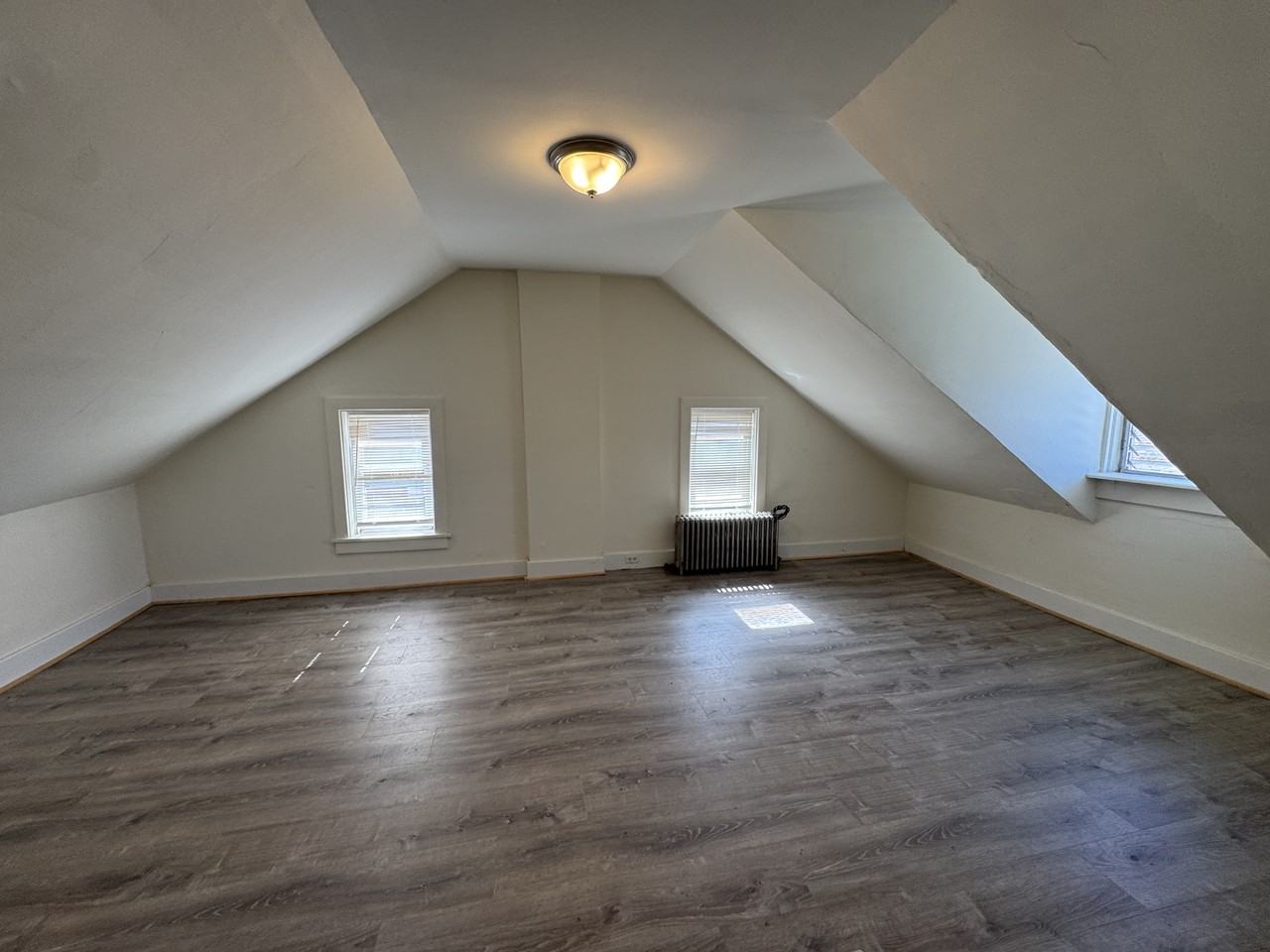 581 Guilford St - Photo 5 of 24