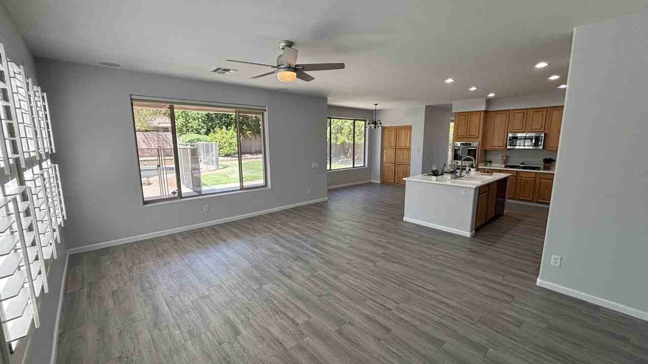 4854 E Libby St - Photo 6 of 35