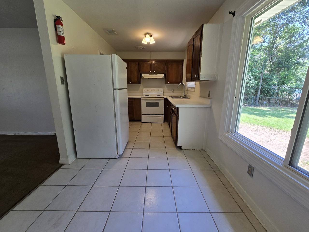 916 Twinbrook Ave - Photo 5 of 16