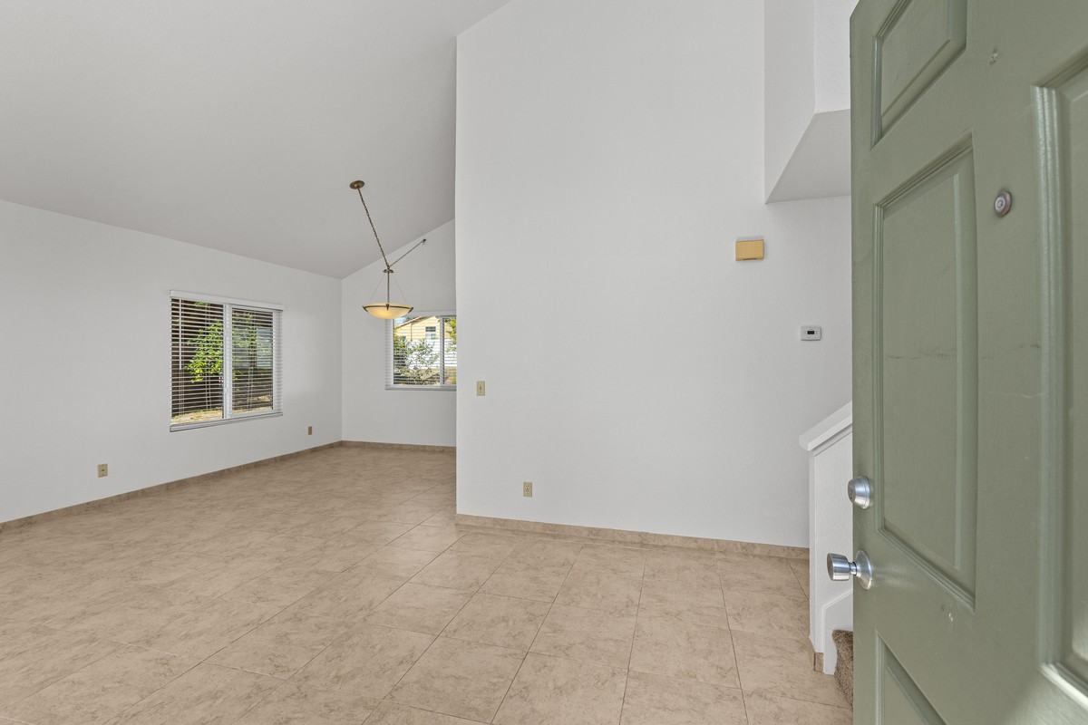 683 Wolf Point Ct - Photo 2 of 32