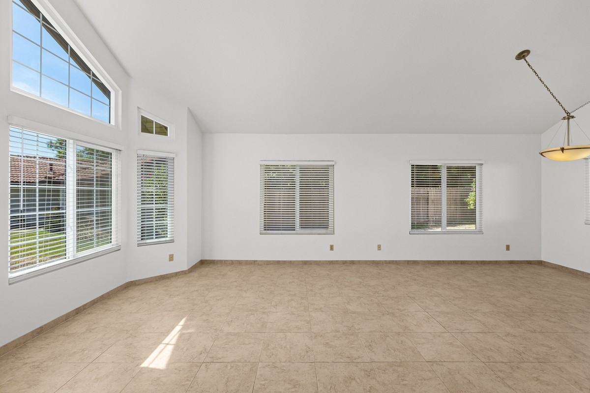 683 Wolf Point Ct - Photo 3 of 32