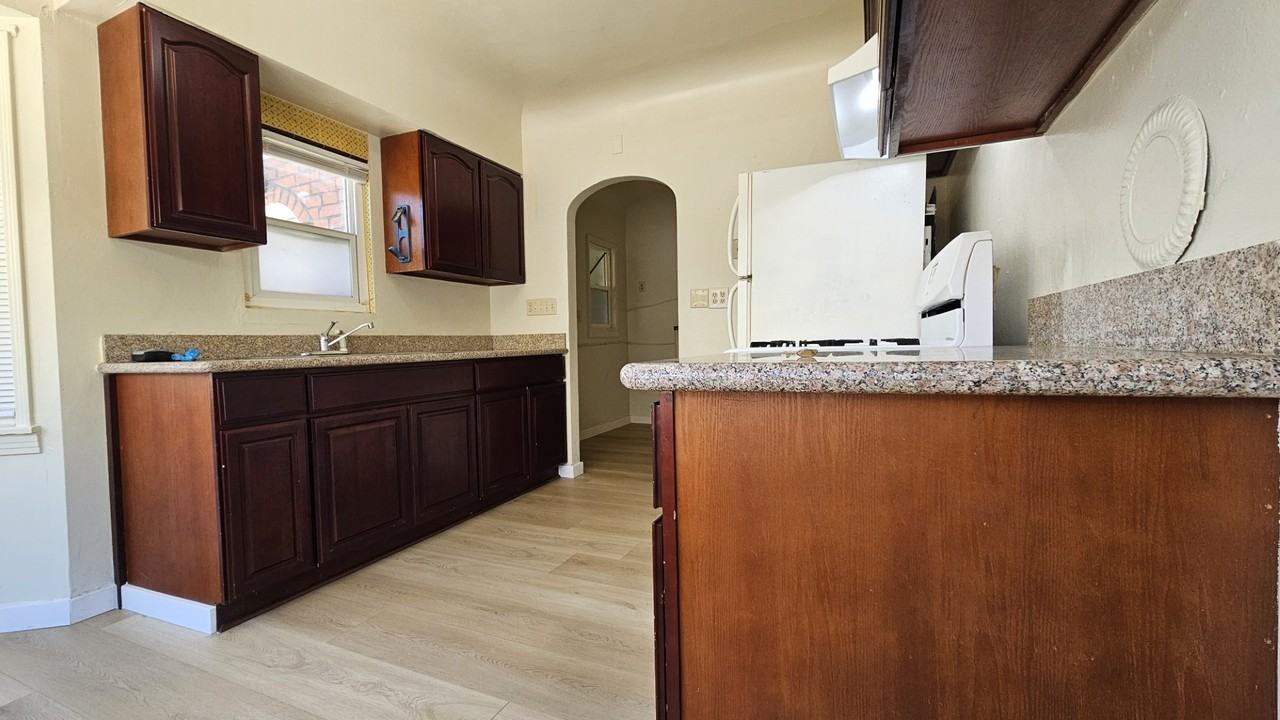 3803 40th St - Photo 2 of 7