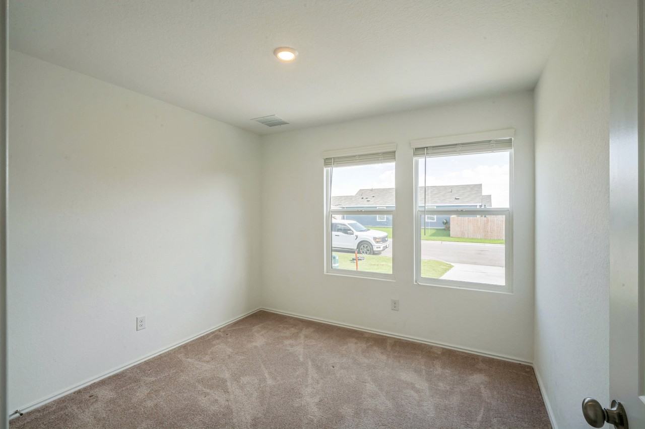 505 Sergeant Murphy Rd - Photo 5 of 16