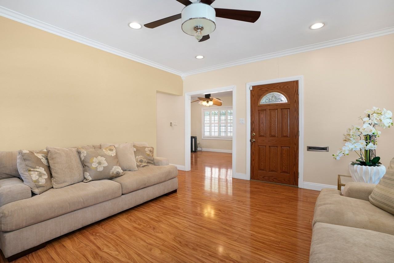 9417 S Harvard Blvd - Photo 4 of 20