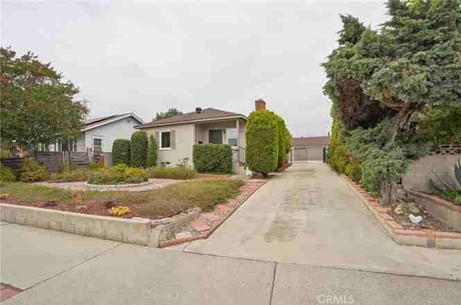 3227 E Del Mar Blvd - Photo 2 of 31