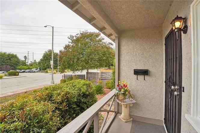 3227 E Del Mar Blvd - Photo 3 of 31