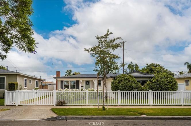 944 W Acacia Ave - Photo 2 of 32