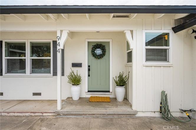 944 W Acacia Ave - Photo 4 of 32