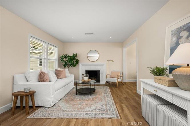 944 W Acacia Ave - Photo 7 of 32