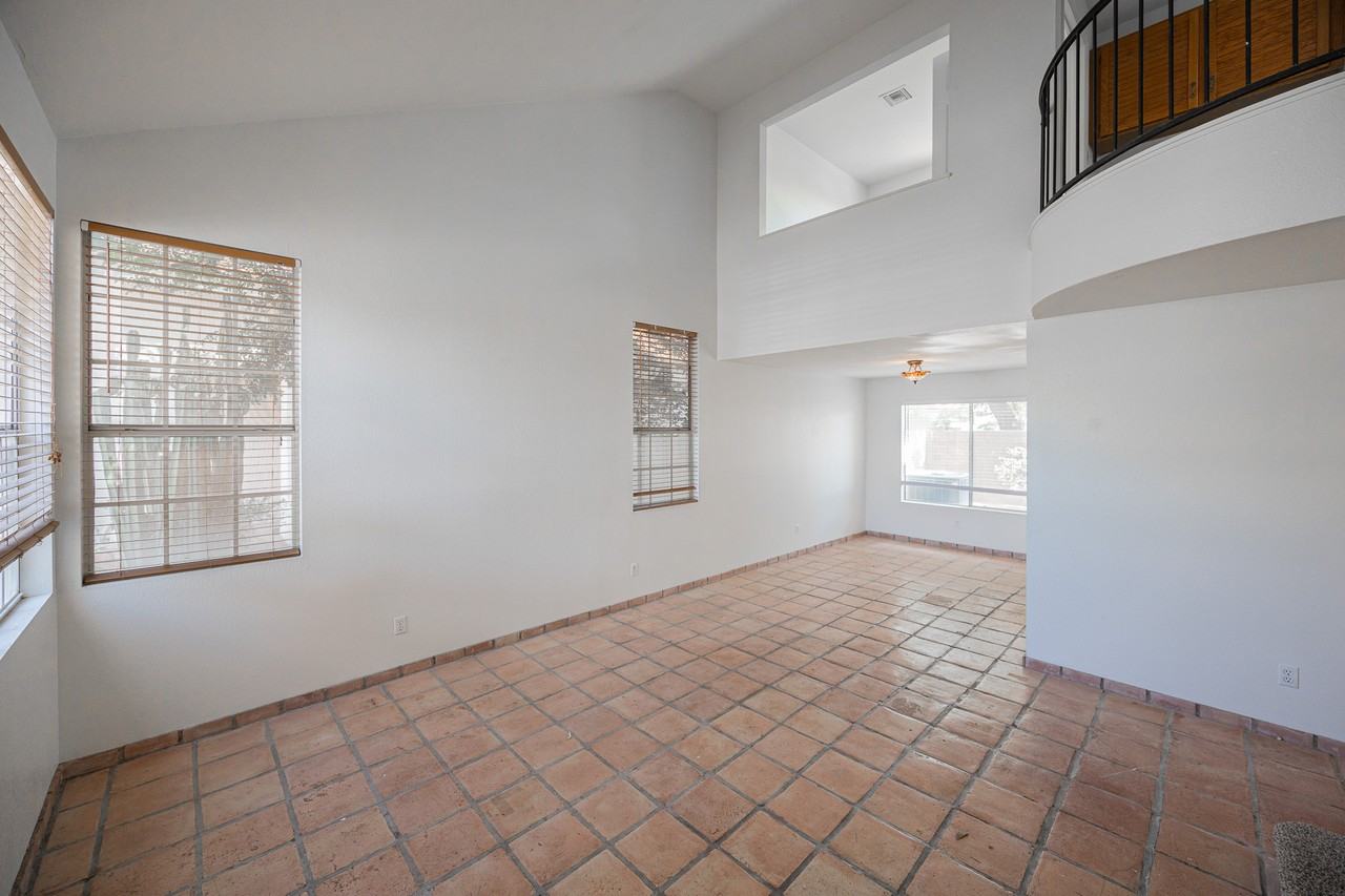 489 W Carmen St - Photo 5 of 29