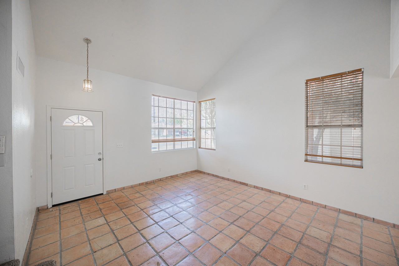 489 W Carmen St - Photo 6 of 29