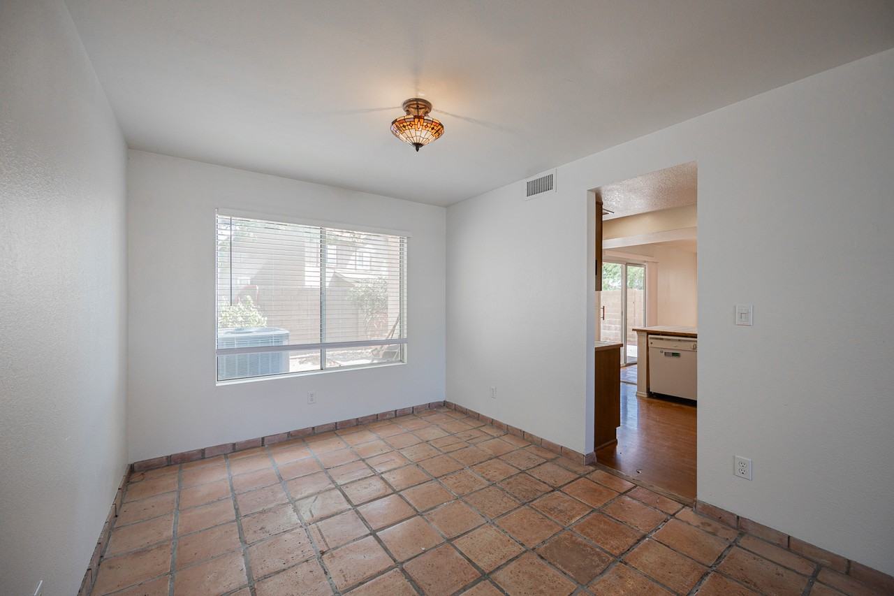 489 W Carmen St - Photo 7 of 29