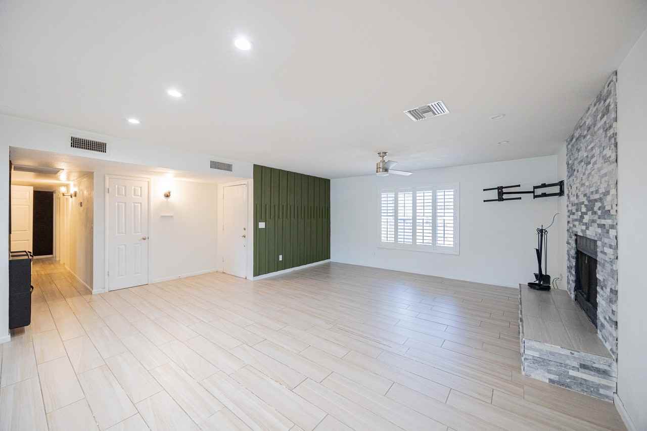 17601 N 18th Dr - Photo 6 of 30