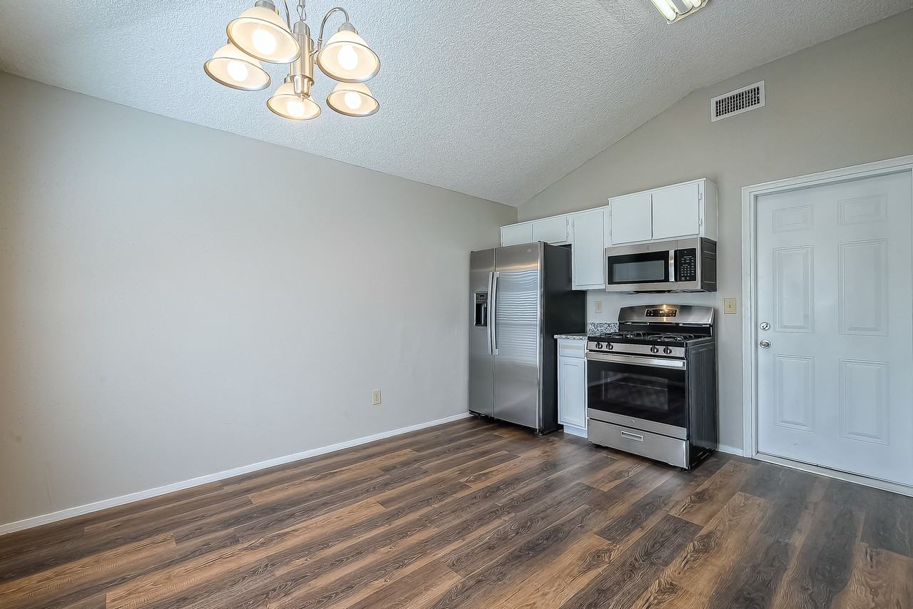 5210 Russelville Rd - Photo 7 of 26