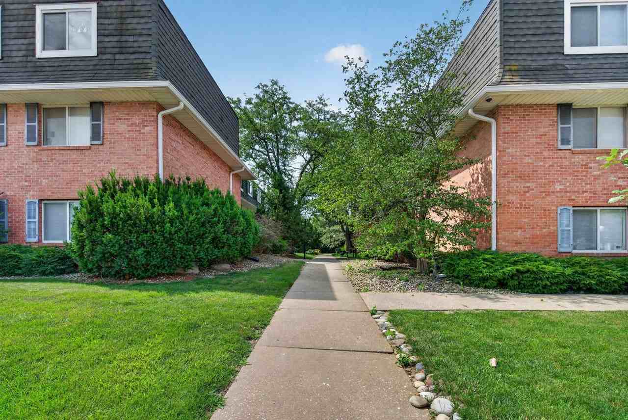 Hollow Hills Apartments - Photo 5 of 50