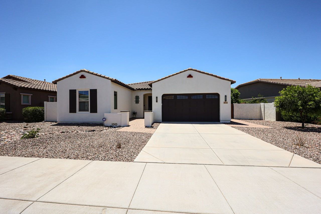 3325 E Coconino Dr - Photo 3 of 44