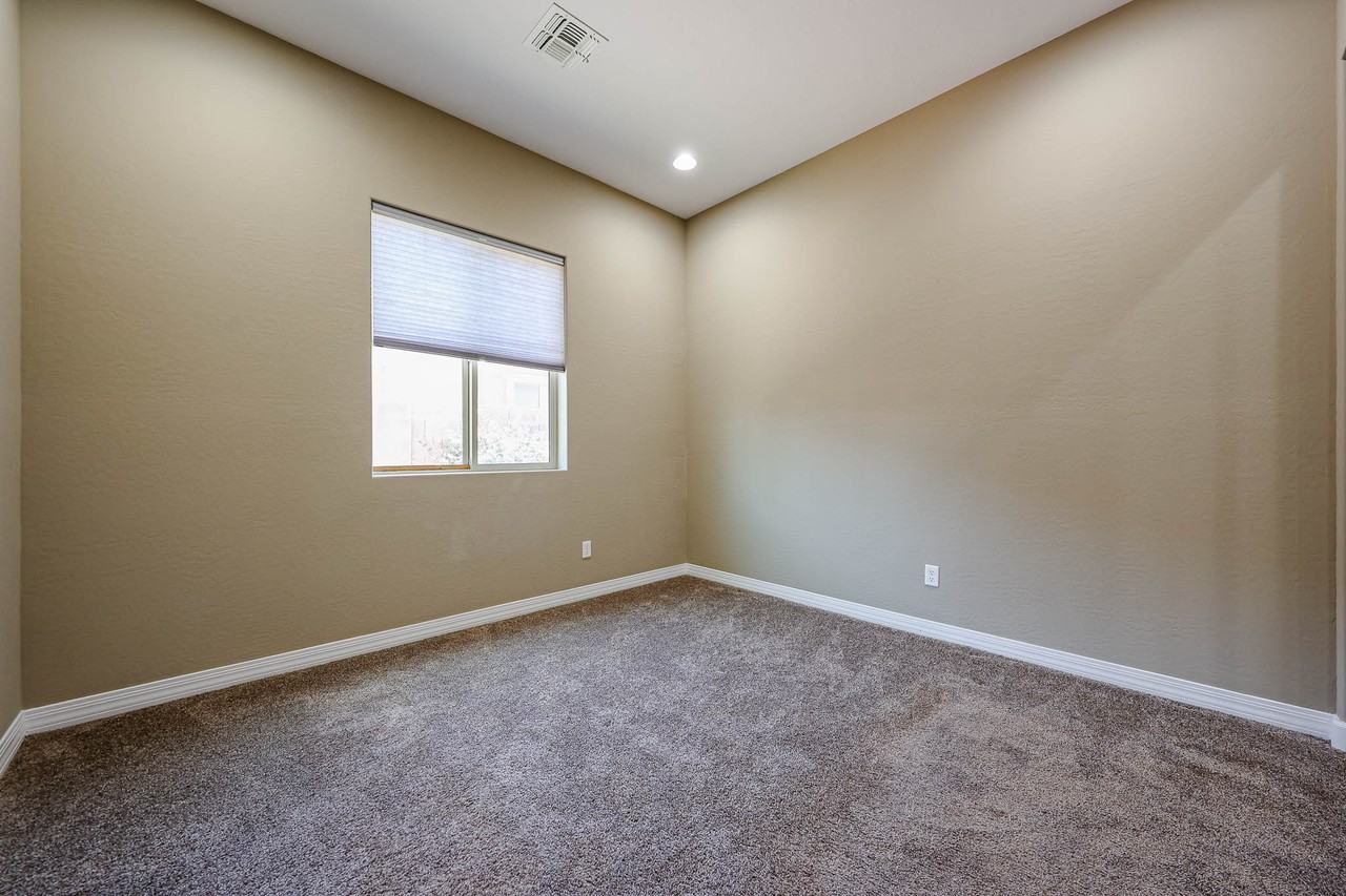 3325 E Coconino Dr - Photo 5 of 44