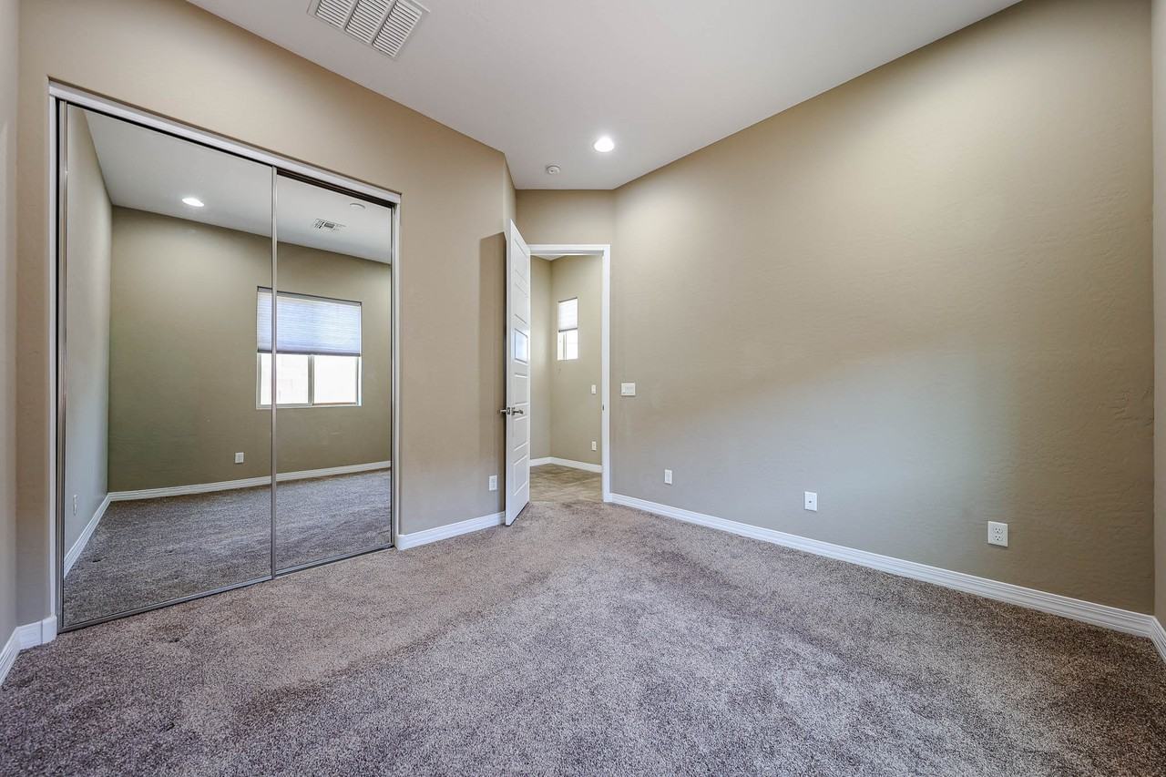 3325 E Coconino Dr - Photo 6 of 44