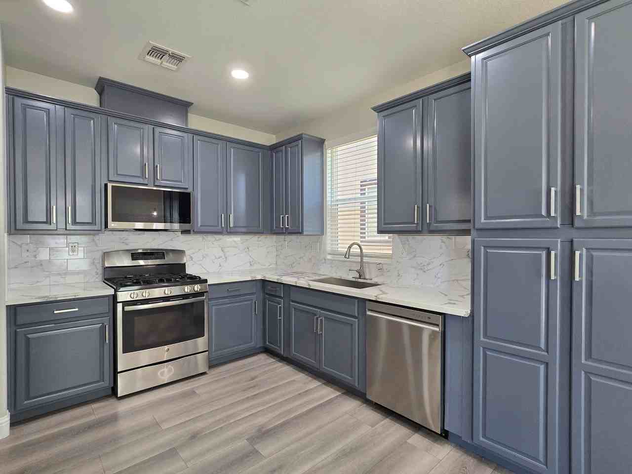 3017 Village Park Dr - Photo 4 of 32