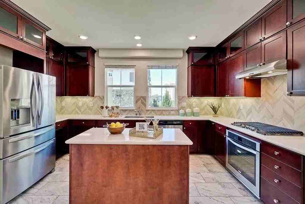 1305 Merry Loop
