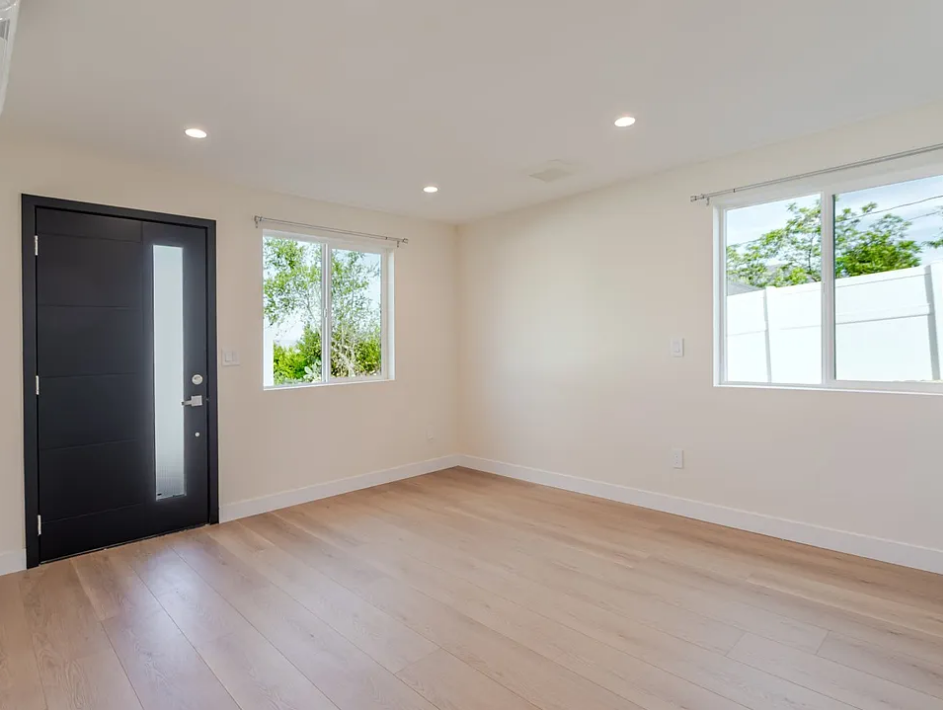 10421 Pinyon Ave - Photo 3 of 10