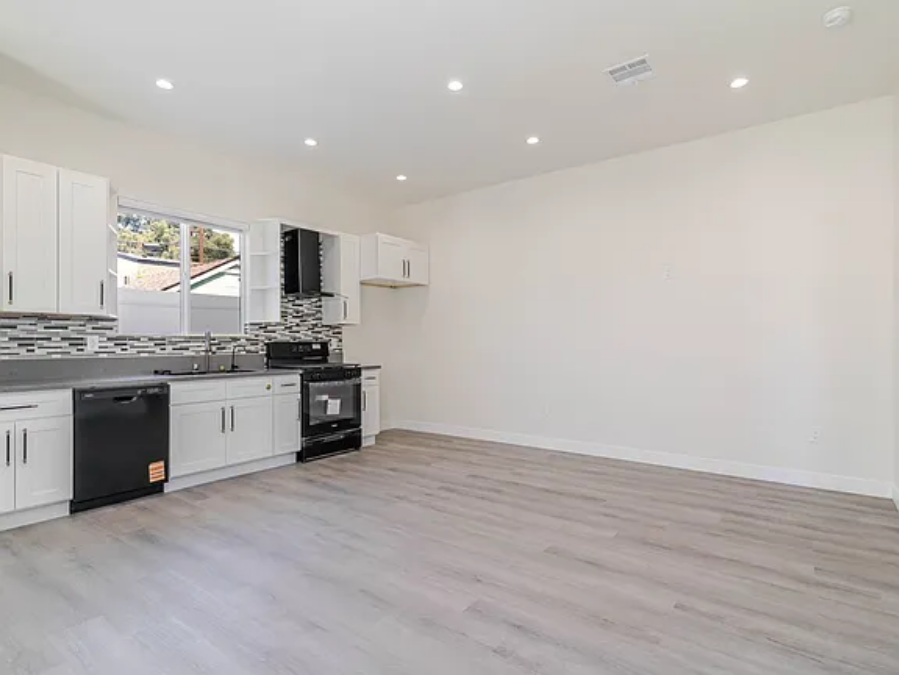 10656 Nassau Ave - Photo 2 of 10