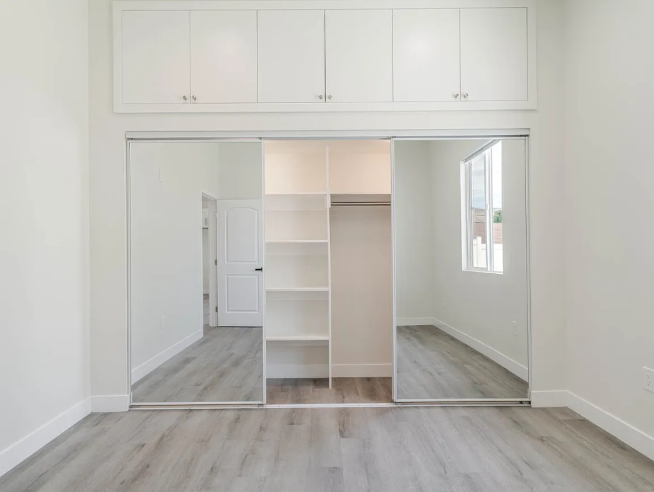10656 Nassau Ave - Photo 5 of 10