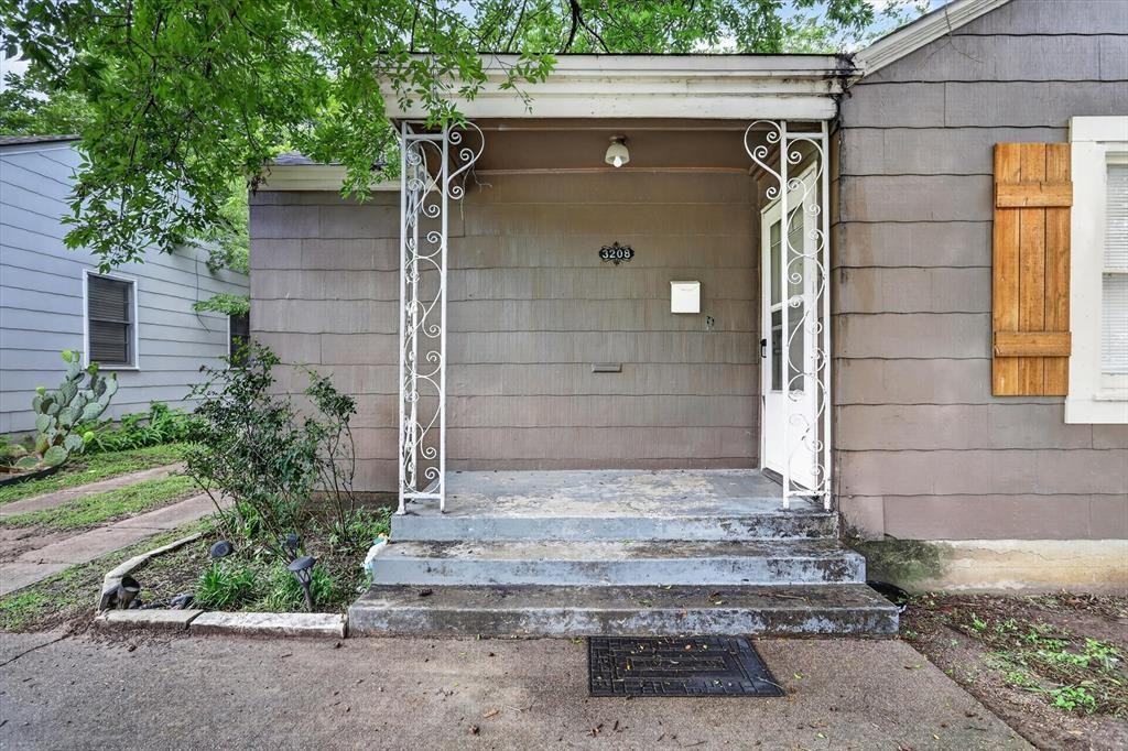 3208 Sandage Ave - Photo 3 of 13